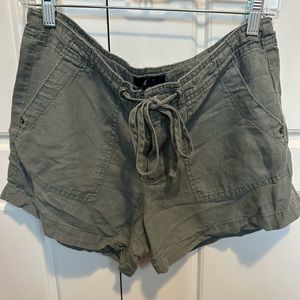 Cute linen shorts size 6. Gray/greenish color